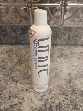 New Unite 7 Seconds Daily Moisturizing Shampoo Shine Protects - 10 oz Sealed